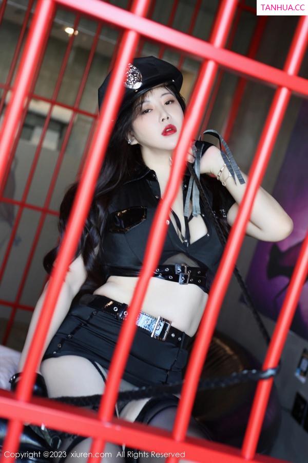 王格 王婉悠 [XiuRen]高清写真图 2023.11.07 No.7622 王婉悠Queen 制服美臀第24张图片